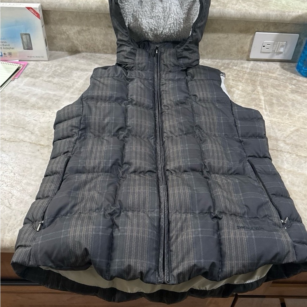 Patagonia W's Down With It Vest Puffer Women's Gray Jacket - Picture 4 of 7